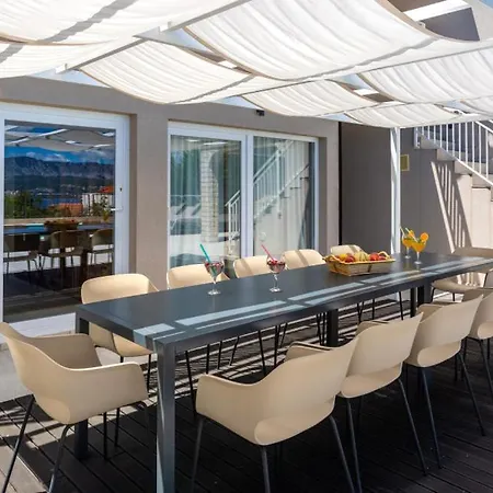 Oleander - Malinska By Guide *