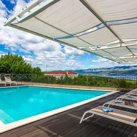 Oleander - Malinska By Guide