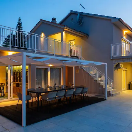 Oleander - Malinska By Guide *