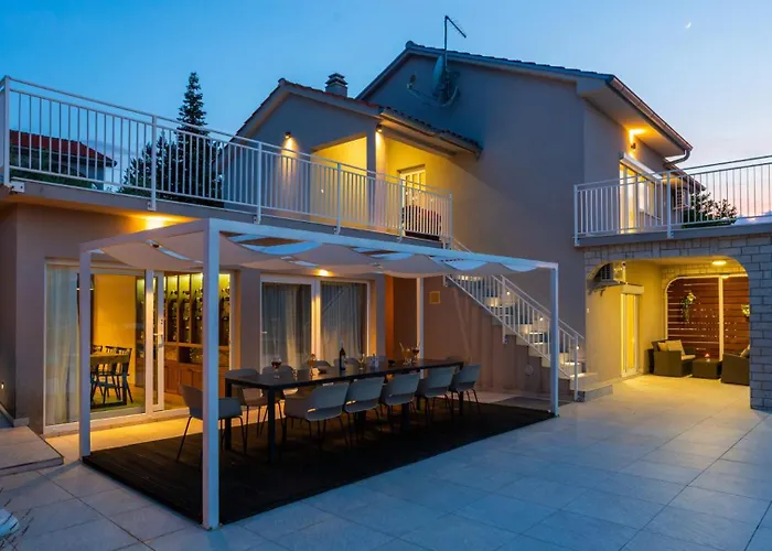 Oleander - Malinska By Guide *